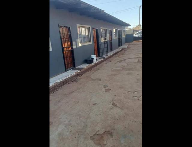 10 BEDROOM HOUSE FOR SALE IN DRIEZIEK